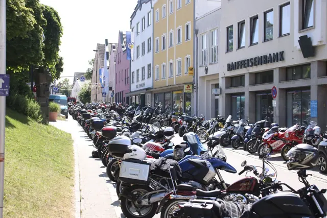 Archivfoto 6: 1. Volksfestsonntag 2023