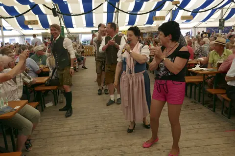 Foto 18: Der weißblaue Stammtisch 2023